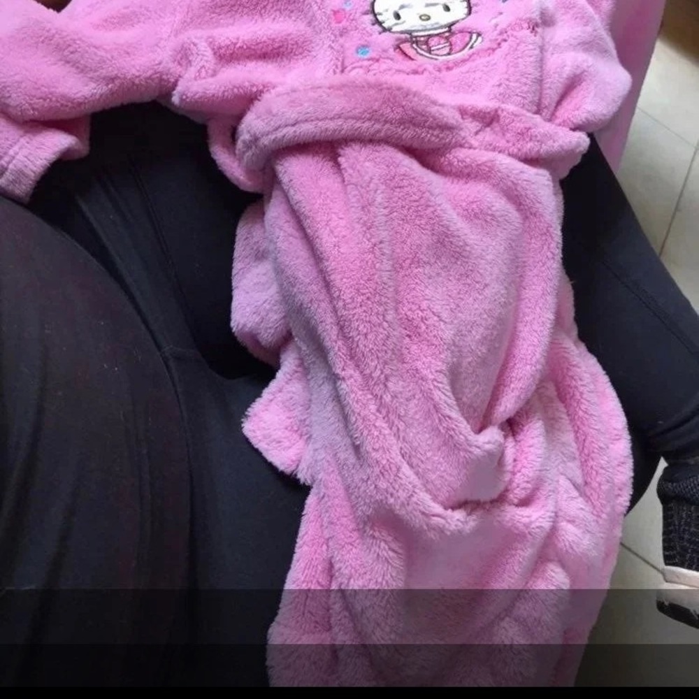 Hello Kitty Princess Robe - Picture 7 of 12